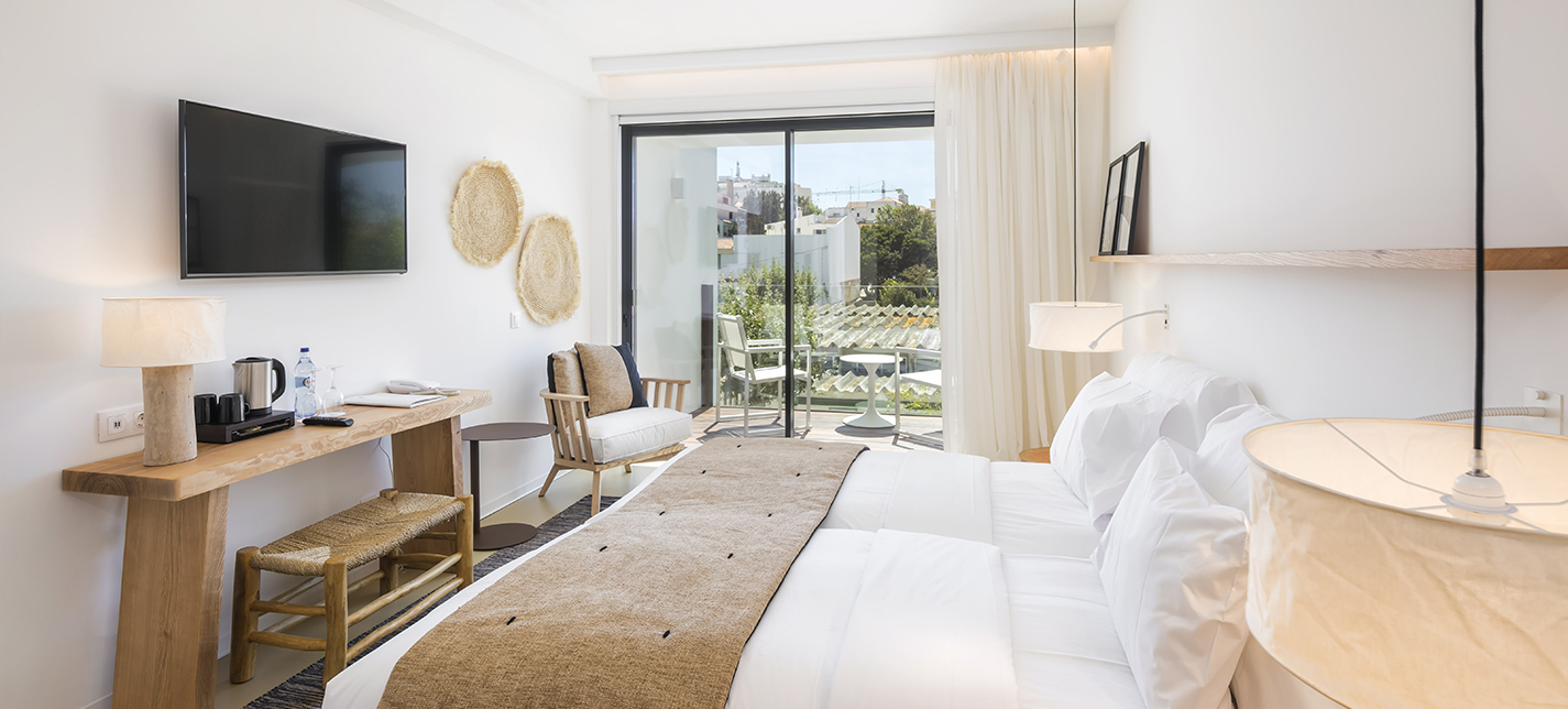 <br />
<b>Notice</b>: Array to string conversion in <b>/home/sonelhotels/avenidarestaurante.pt/includes/hotel.php</b> on line <b>10</b><br />
<br />
<b>Notice</b>: Undefined variable: Array in <b>/home/sonelhotels/avenidarestaurante.pt/includes/hotel.php</b> on line <b>10</b><br />